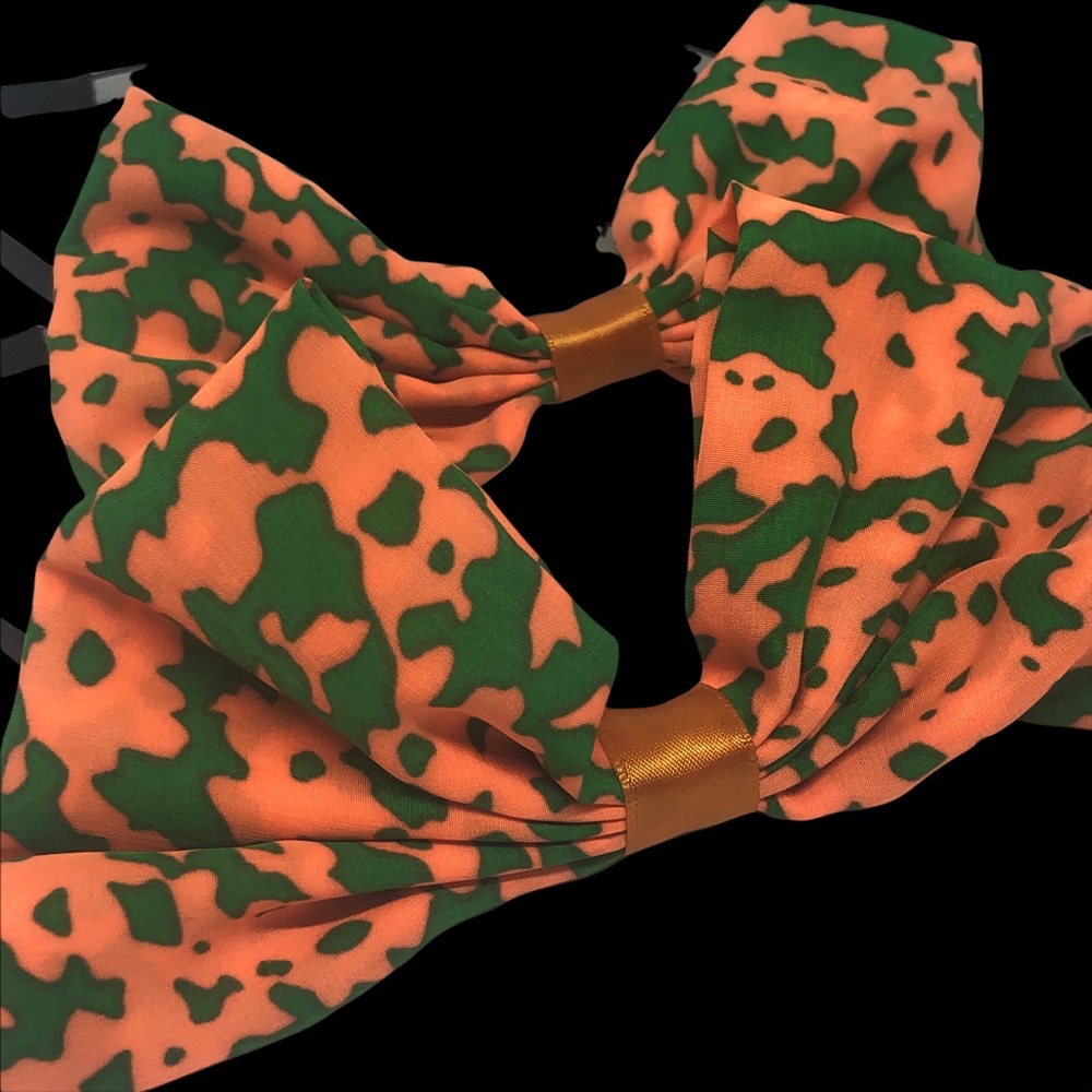 Two Camo Headbands Set of 2 Silky Tied Bows Comfy Flexible Metal Head Ba… - Picture 2 of 5
